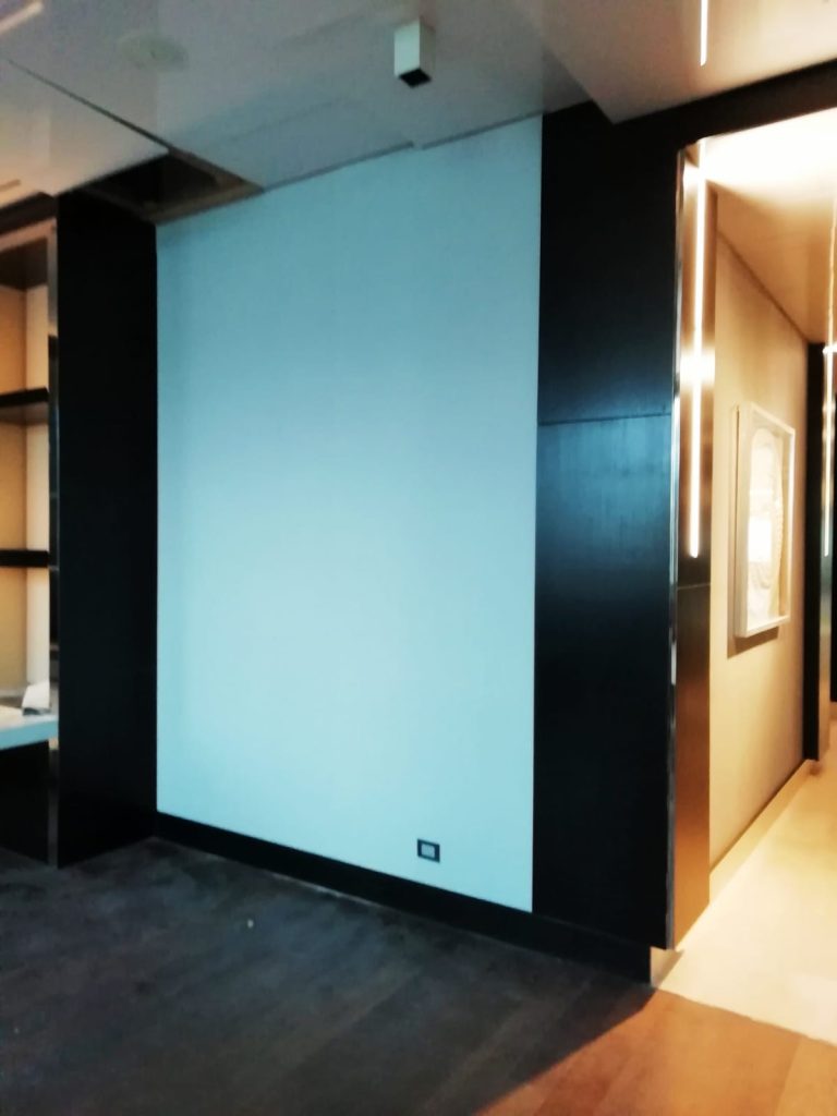 Instalación Papel Mural Decorativo paredes de dos colores: gris claro y negro