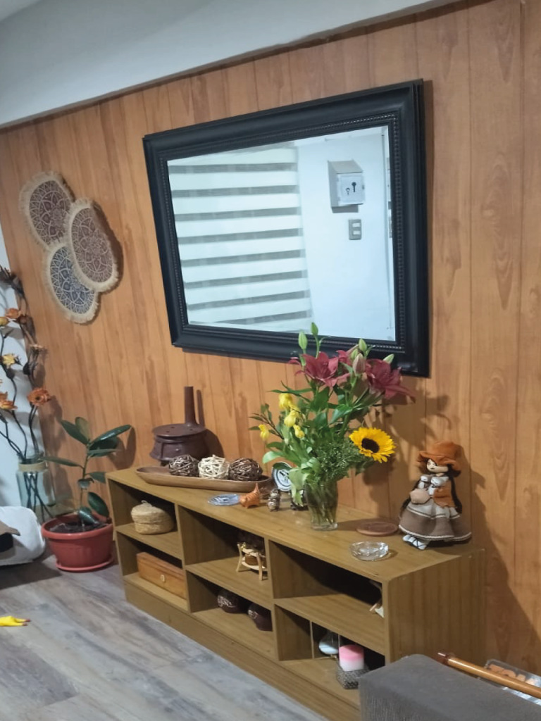 Instalación Papel Mural Decorativo paredes estilo rustico madera.